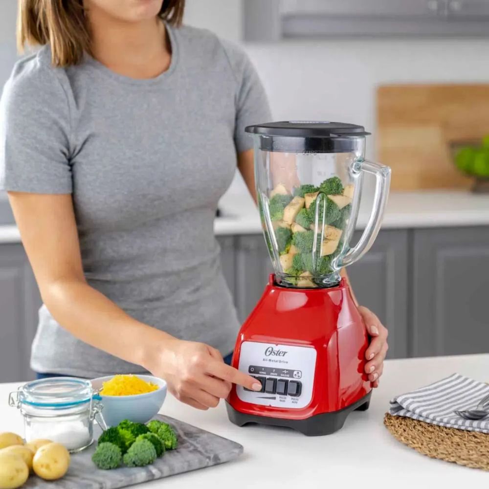 Licuadora Oster Roja 550W BLSTKAG RPB 053 | Vaso de Vidrio 1.5L, 2 Velocidades + Pulsador, Cuchilla Trituradora de Hielo